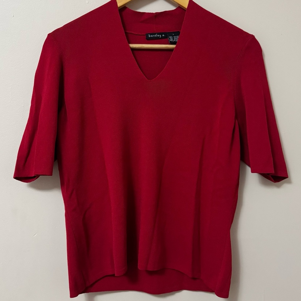 Bentley a. (L) red pullover v-neck short sleeve casual  basic T-shirt tees